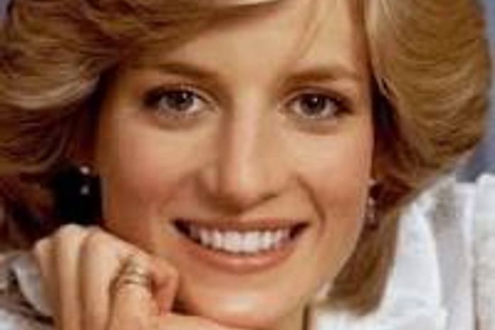 Britânicos se reúnem para relembrar princesa Diana 20 anos após morte
