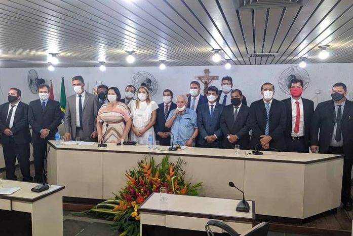 Palmeira:Posse do prefeito, vice-prefeito e dos 15 vereadores ocorreu na Câmara Municipal