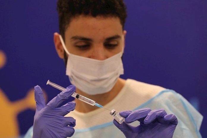 Israel: Internações de idosos cai 60% após vacinação contra covid-19