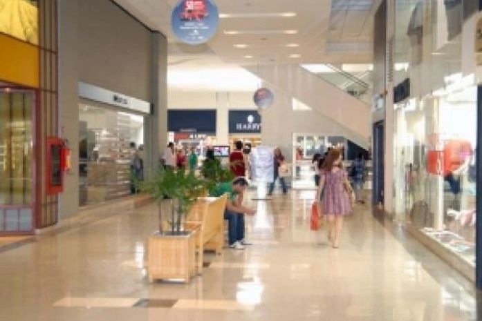 Após dois anos de queda, venda em shoppings cresce 6% no Natal