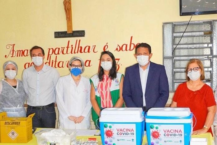 Idosos de casa de repouso começam a ser vacinados contra Covid-19 em Palmeira dos Índios