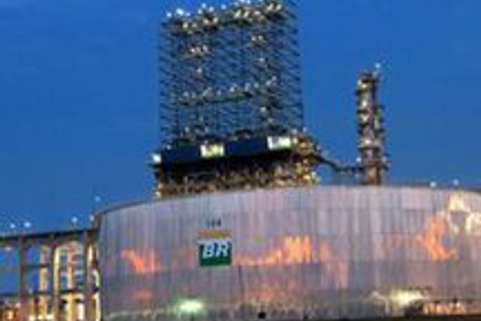 Gasolina e diesel sobem nas refinarias