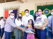 Júlio Cezar entrega ônibus, fardamentos e kits de alimentação escolar para alunos da zona rural
