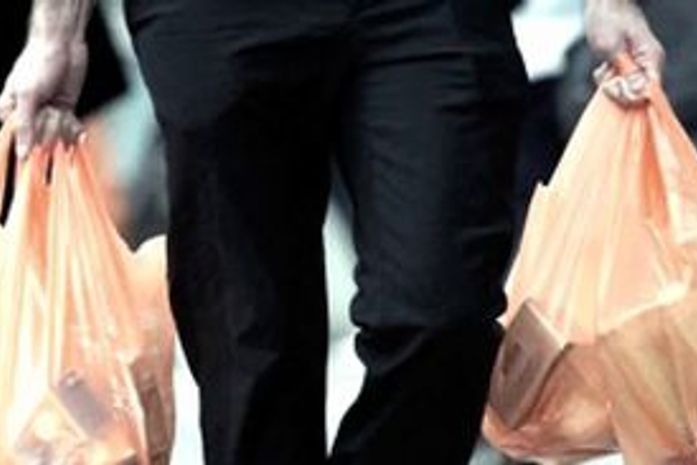 Lei que proíbe sacolas plásticas começa a valer amanhã no Rio