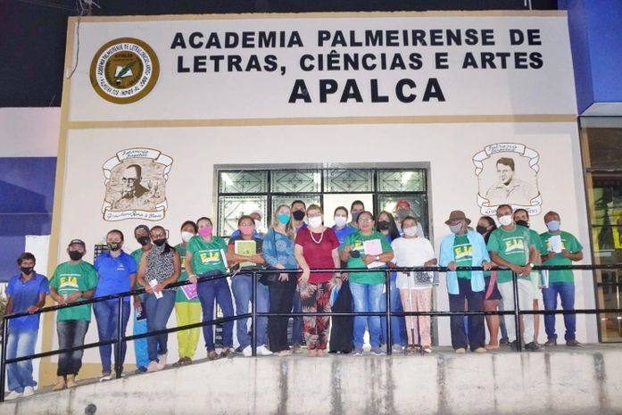 Alunos da EJA da escola Mary Sampaio Caparica participam de aula especial na sede da Apalca