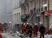 Bombeiros morrem em explosão de padaria em Paris, na França