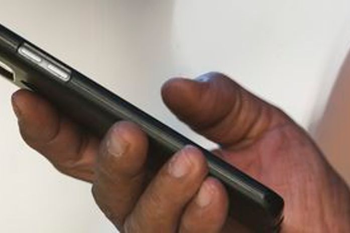 Transações bancárias feitas por celular aumentam no país, diz BC