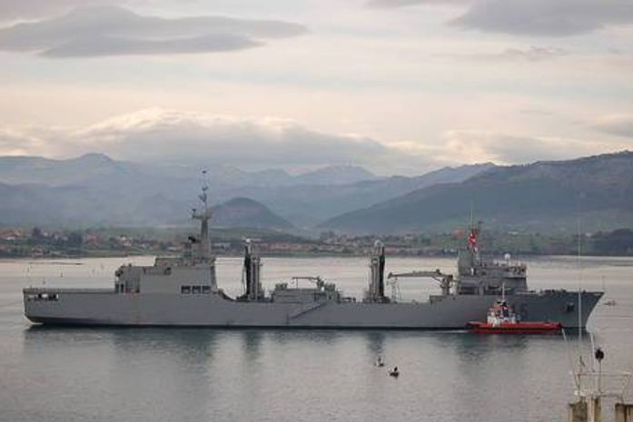 Navio de refugiados atraca na Itália com 26 mulheres mortas