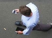 Cidade nos EUA  proíbe pedestre de atravessar a rua olhando o celular