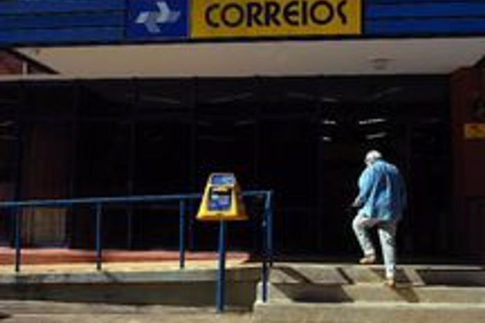 Governo decreta intervenção no fundo de pensão dos Correios