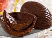 Receita de ovo de Páscoa funcional com recheio de brigadeiro de biomassa