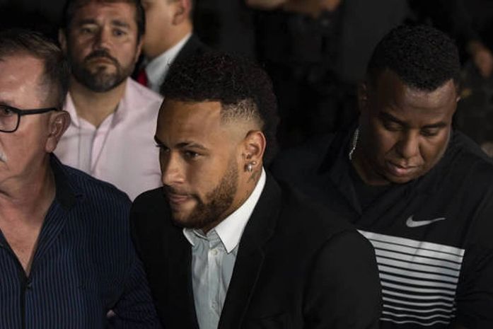 Neymar diz que usou preservativo em encontro com Najila