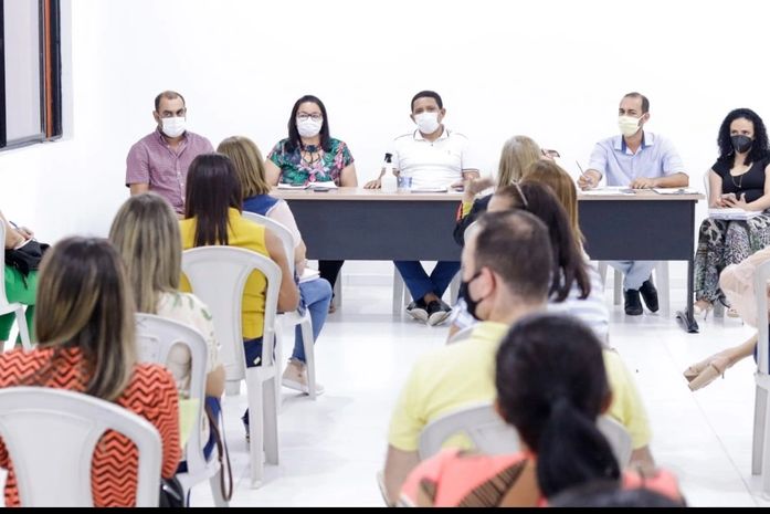 Prefeito Júlio Cézar se reúne com gestores escolares para tratar sobre a volta das aulas presenciais