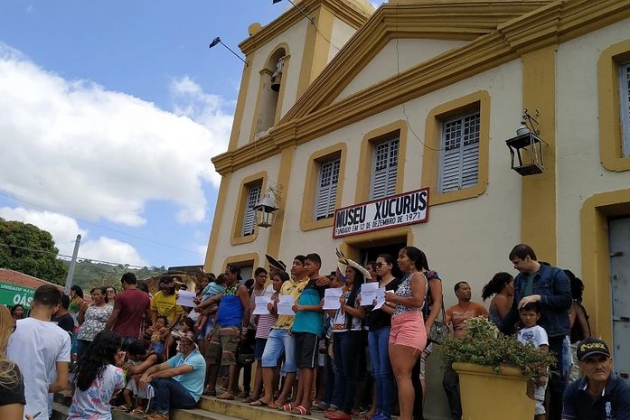 Líderes de várias aldeias indígenas, Professores e Sociedade Civil Organizada de Palmeira dos Índios protestam contra a tentativa de remoção do Museu Xucurus