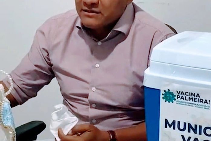 Pandemia: Palmeira antecipa segunda dose da vacina para profissionais da Educação