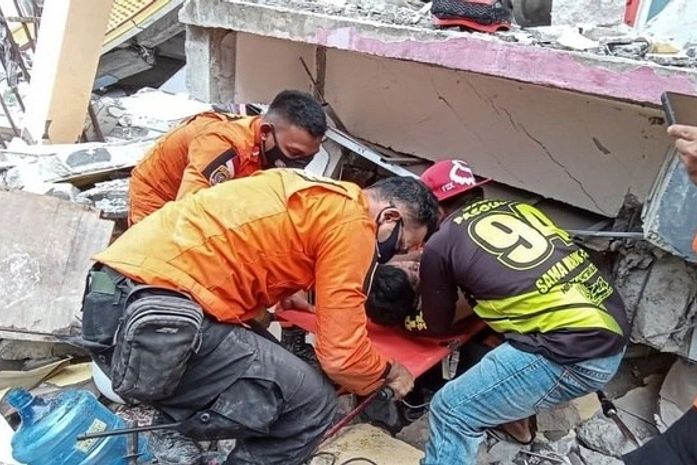 Terremoto deixa pelo menos 34 mortos e 600 feridos na Indonésia