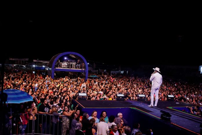 Show católico com Padre Alessandro Campos reúne centenas de fieis no FIPI; Zé Ramalho se apresenta nesta quarta (17)