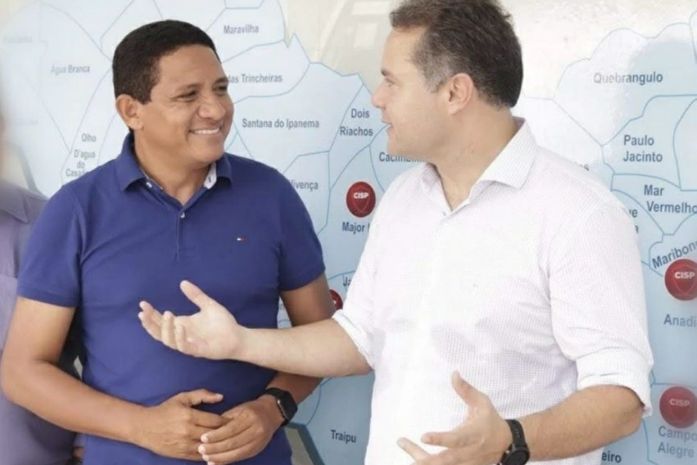 Prefeito Júlio Cezar se reúne com equipe do governo  para discutir aumento no número de Leitos em Palmeira dos Índios
