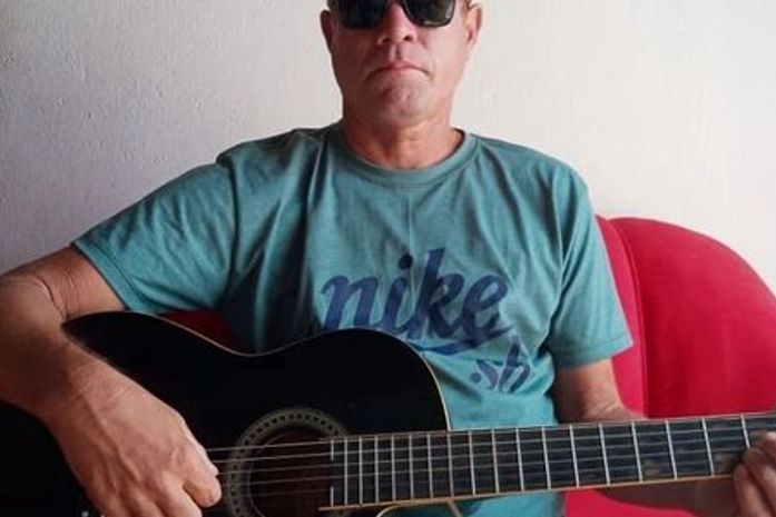 O "Fenômeno do Brega" voltou! Live lançara seu mais novo sucesso "O Pintor"