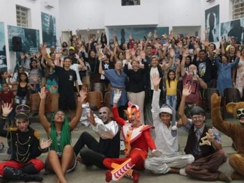 Peça teatral Blink emocionou adultos e criança