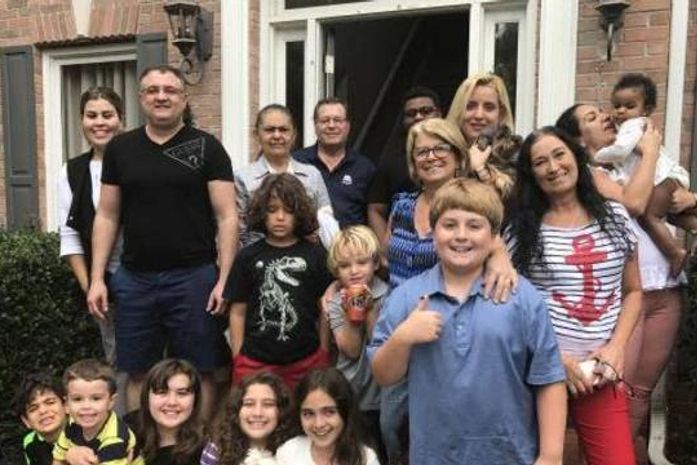 Brasileiros criam rede de apoio e acolhem mais de 300 pessoas