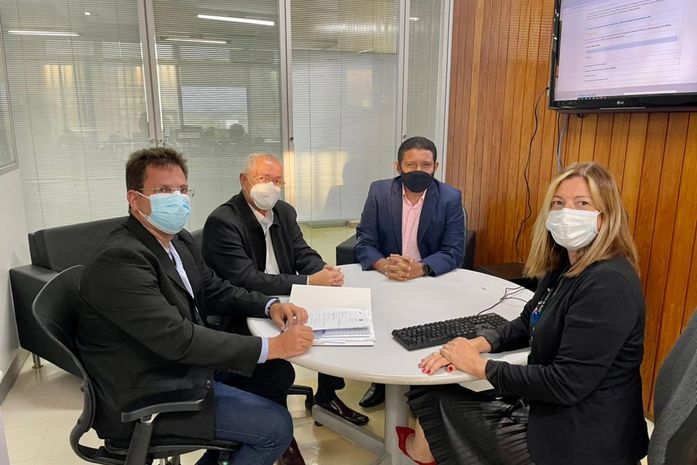 Prefeito viaja a Brasília em busca de melhorias para o município