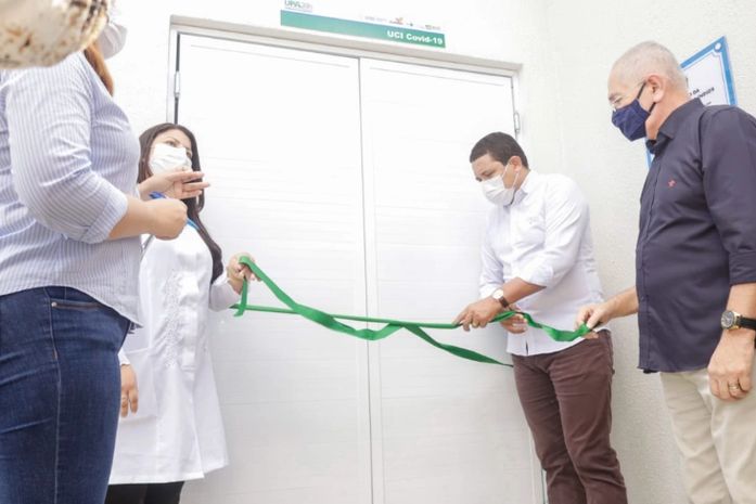 Júlio Cezar e secretário de Saúde entregam mais 10 leitos para a ala Covid da UPA, em Palmeira dos Índios