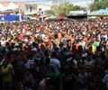 Multidão assistindo os shows