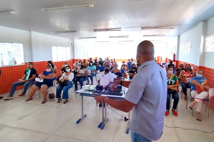 Profissionais de apoio das escolas municipais participam de formação da Jornada Pedagógica em Olivença