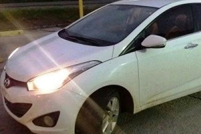 Suspeito estava em carro roubado