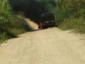 Ônibus Escolar que levava alunos pega fogo após pane no motor em estrada na zona rural de Cacimbinhas