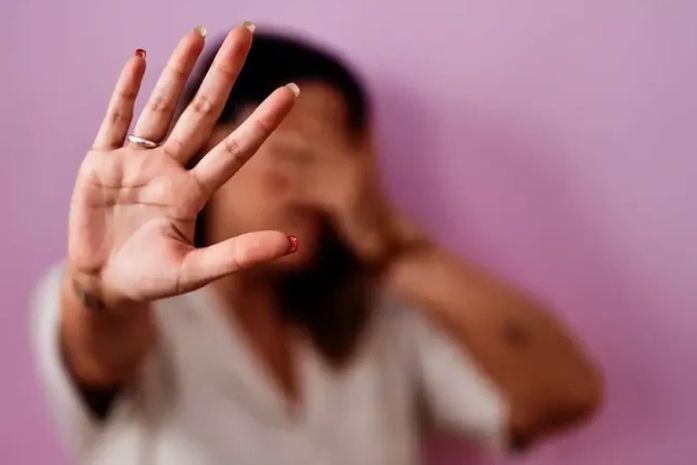 'Se não ficar comigo, não fica com ninguém': mulher denuncia agressões e perseguições do ex no Agreste