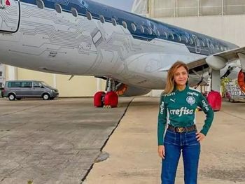 Avião de Leila Pereira tem problema na primeira viagem internacional com o Palmeiras
