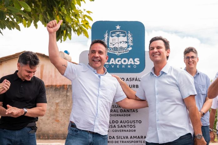 Governador inaugura pavimentação de 25 ruas e anuncia reforma de escolas e construção de creches em Coruripe