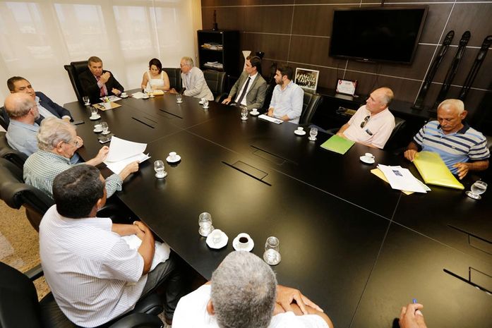 Washington Luiz instrui associações sobre registro de área rural em Pão de Açúcar