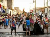 Longe da orla, blocos mantêm carnaval vivo no Bom Parto, bairro marcado pelo crime da Braskem