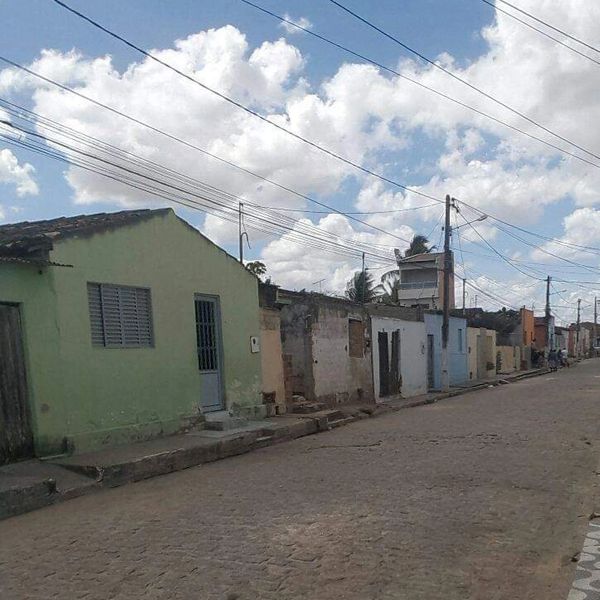 Rs=w:600,h:600,i:true,cg:true,ft:cover?cache=true