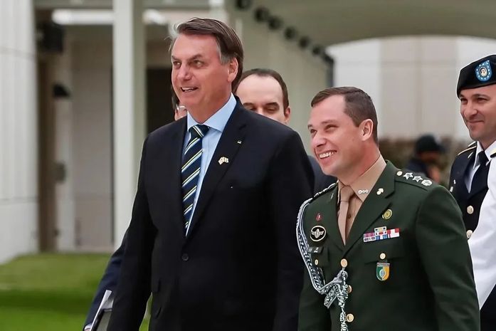 Ajudante de Bolsonaro, Mauro Cid