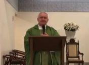 Vídeo: Padre chama Bolsonaro de “bandido”: “Quem votou nele devia se confessar”