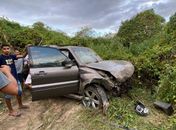Veículo fica destruído após motorista perder o controle e capotar na AL-220 em Olho D'água das Flores 

