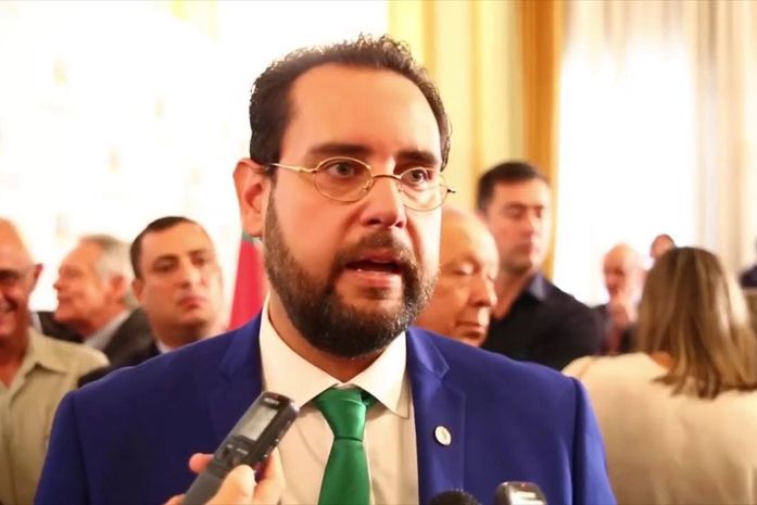 Parlamentar bolsonarista é acusado de explorar assessores em atividades domésticos e pessoais