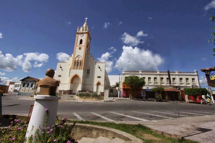 Loja é arrombada durante a madrugada em Santana do Ipanema ao lado da Igreja Matriz da cidade