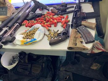Armas, munições e material apreendidos com assaltantes de bancos, em operações da polícia alagoana