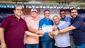 Governo de Alagoas entrega 16 ruas pavimentadas e kits de irrigação em Igreja Nova