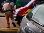 EMOCIONANTE: Policiais salvam bebê que se afogou em piscina no Paraná; Veja vídeo