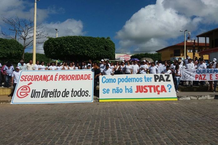 Moradores promovem passeata pedindo Paz e Justiça em Dois Riachos