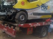 Vídeo: Ambulância de Poço das Trincheiras fica completamente destruída em acidente na BR 316