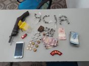 Dois homens são presos com drogas e arma de fogo em Olho D’água das Flores