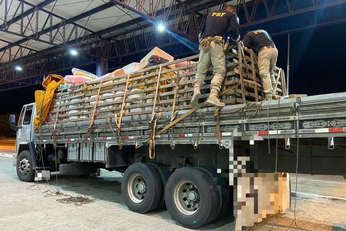 PRF apreende mercadorias sem nota fiscal, em Canapi
