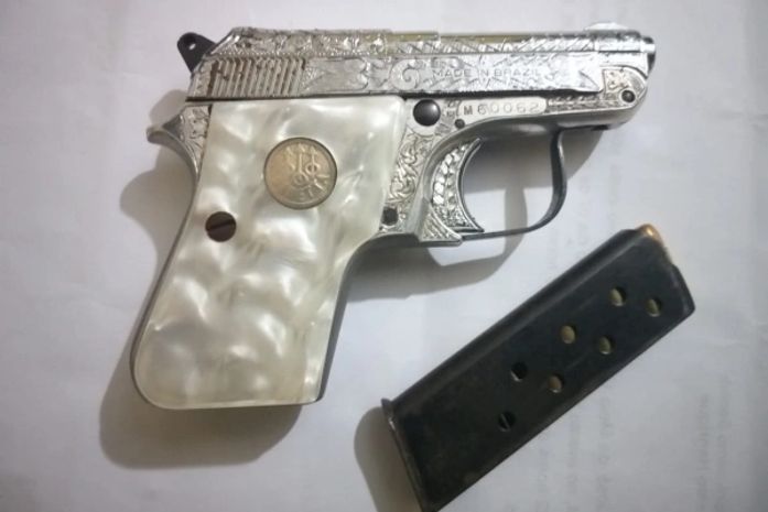 Em Inhapi, homens são presos por porte ilegal de arma de fogo, munições e motocicleta roubada